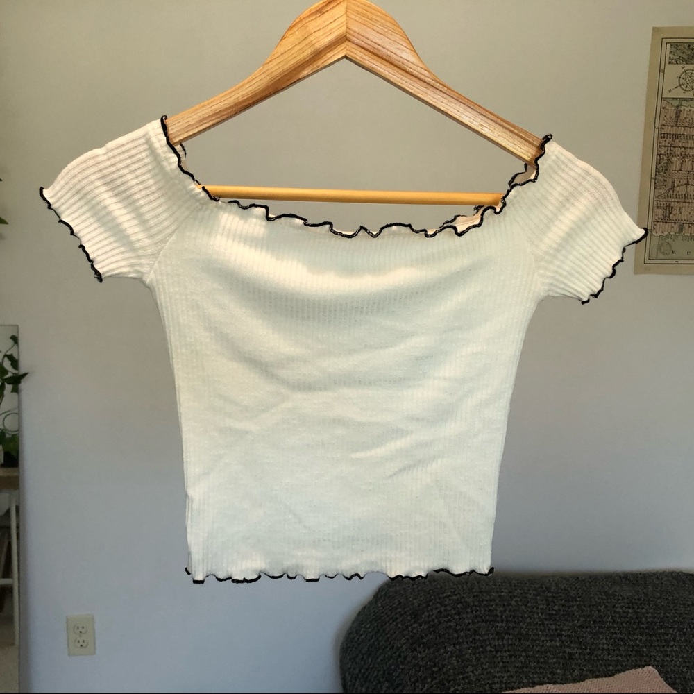 black lettuce trimmed white off the shoulder crop